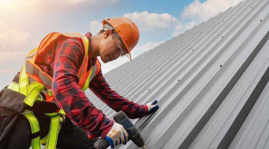 Professional gutter cleaning in Gas, KS